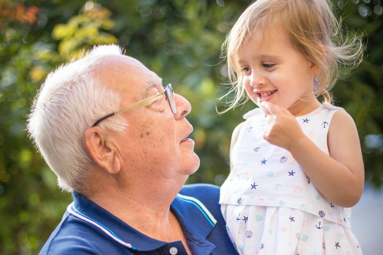 Dzietność, spadek dzietności, starzejące się społeczeństwo, stare społeczeństwo, coraz mniej dzieci, coraz więcej emerytów