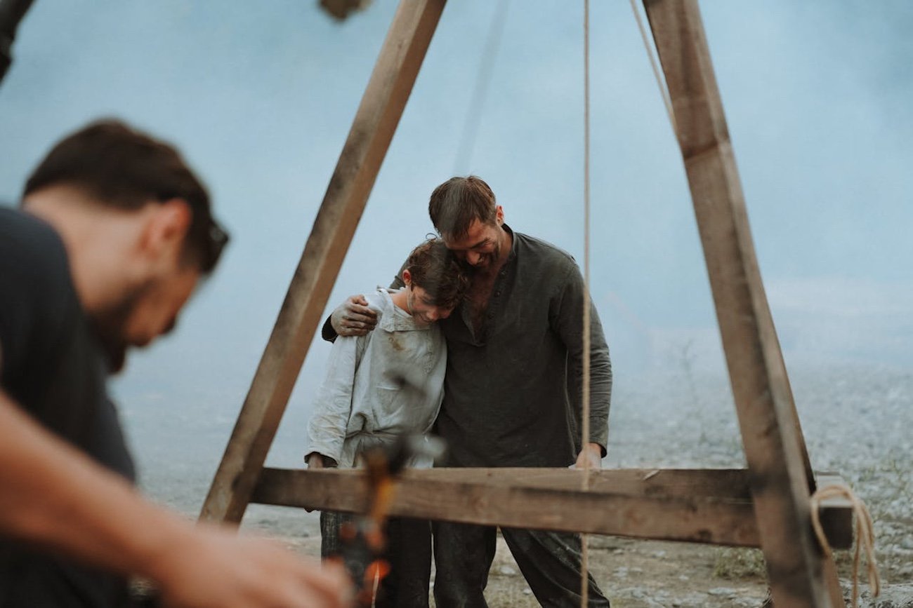 Nasi chłopcy nie są złamani — są obciążeni. Obciążeni ciszą, odłączeniem i światem, który mówi im, że siła oznacza stoicyzm, a wrażliwość jest słabością.
