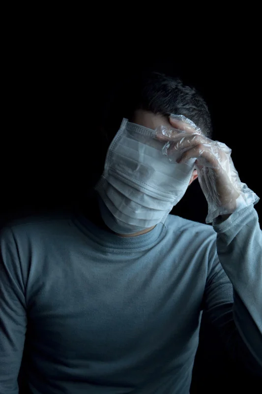 Pandemia zmienia życie towarzyskie. Jak izolacja wpływa na mężczyzn?