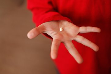 wróżka zębuszka, wypadanie zębów mlecznych, mleczaki, dentysta, pieniądze
