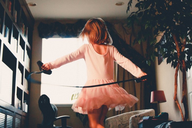 Kwarantanna matką kreatywności. Dzieci mają świetne pomysły na zabawy,a dzięki izolacji zaczynają doceniać małe przyjemności.