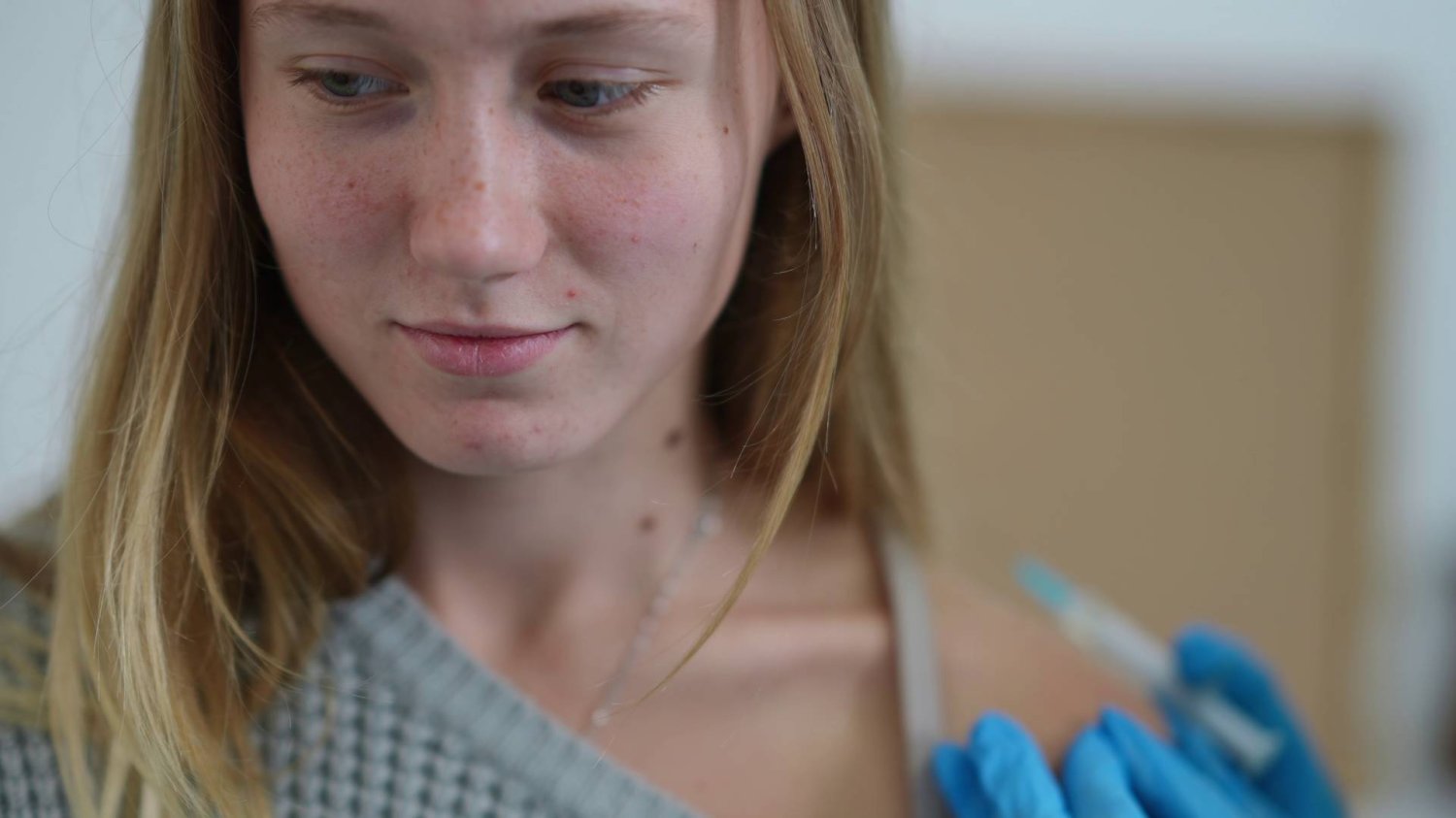 nastolatka szczepi się przeciwko HPV