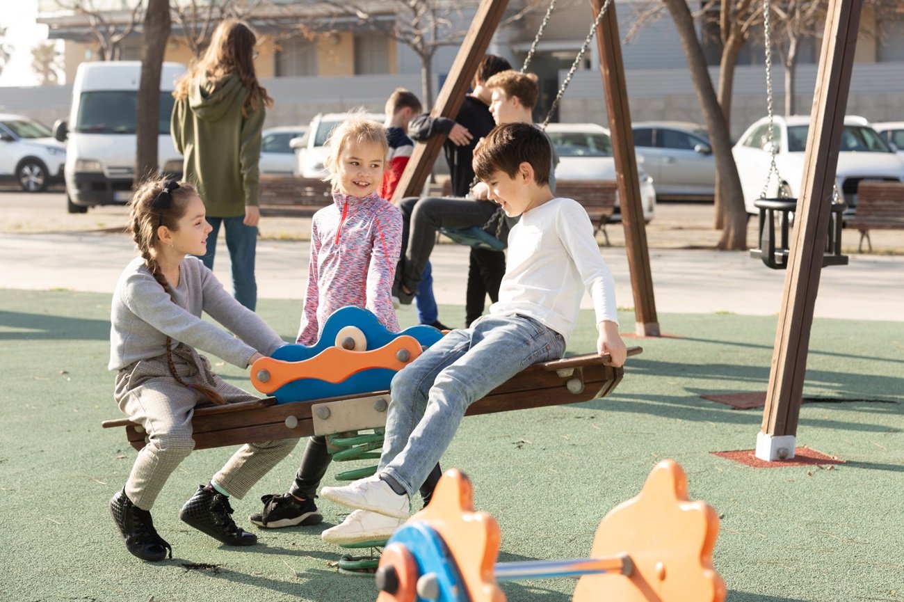 Gdy nagle robi się ciepło, na podwórku pada jedno zdanie. Nienawidzą go dzieci i lekarze