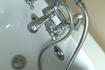 Wzięła telefon do łazienki. 17-latka śmiertelnie porażona prądem Wzięła telefon do łazienki. 17-latka śmiertelnie porażona prądem