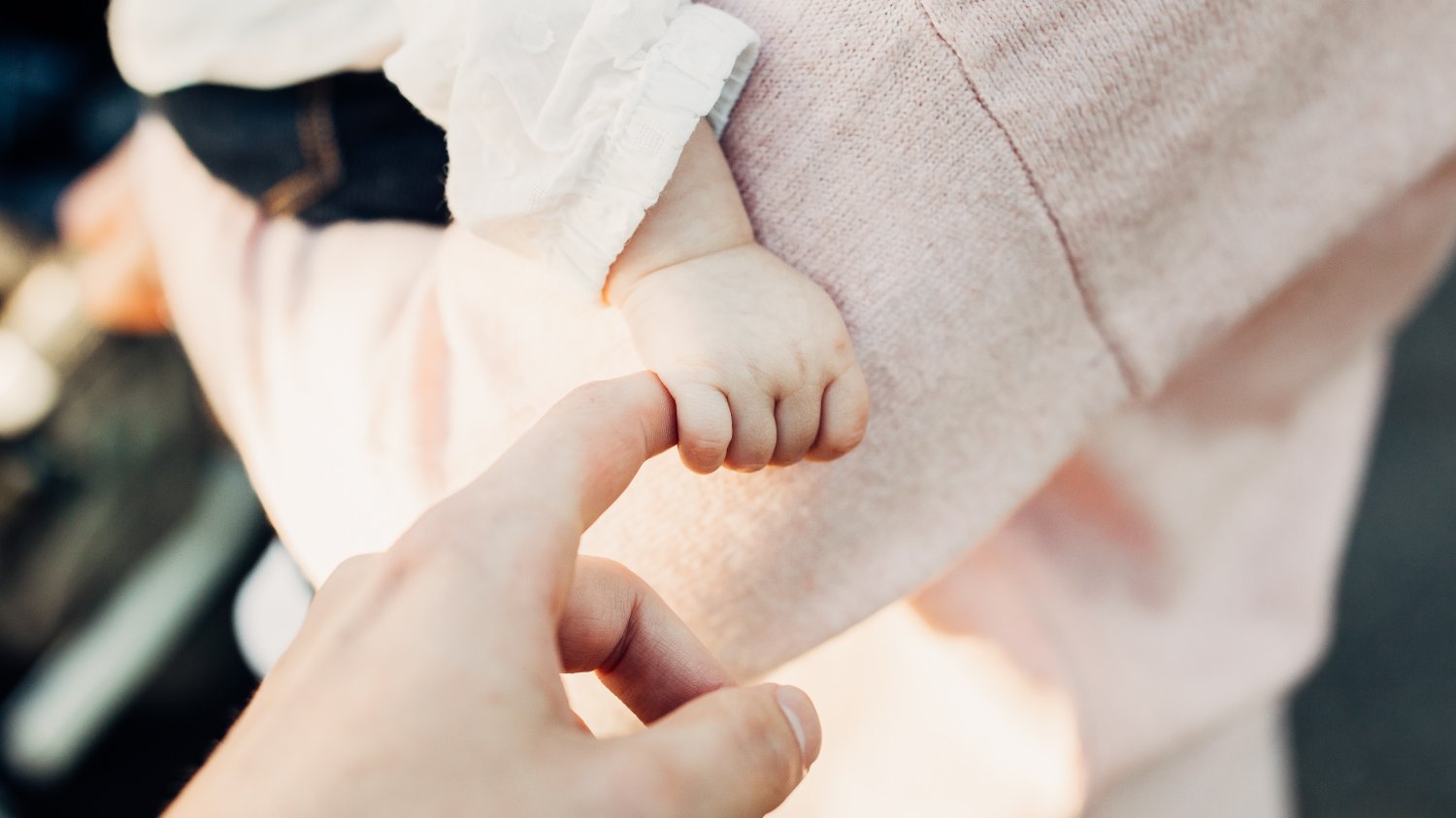 Jak znaleźć dobrą nianię? Mama opublikowała listę 14 wymagań