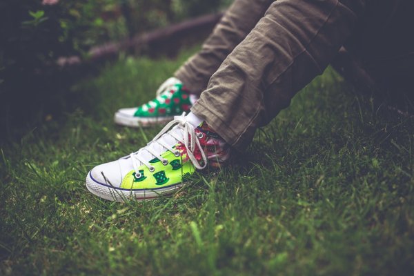 Fot. Pexels / [url=https://www.pexels.com/photo/handmade-sneakers-5888/]kaboompics.com[/url]/[url=https://www.pexels.com/photo-license/]CC0 License[/url]