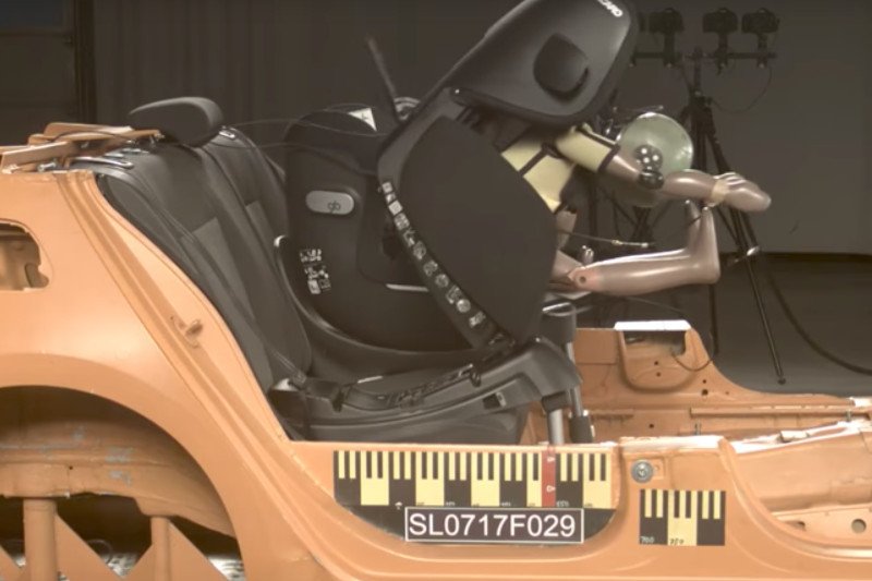 Testy zderzeniowe wyraźnie dowodzą, że obie bazy Recaro powinny być wycofane ze sprzedaży.