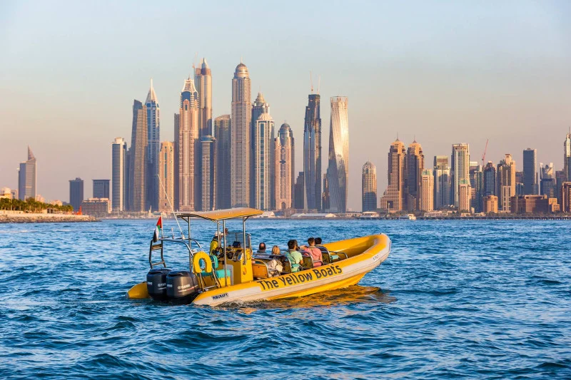 Żyjący z turystyki Dubaj to miejsce, gdzie sezon wakacyjny trwa tak naprawdę cały rok