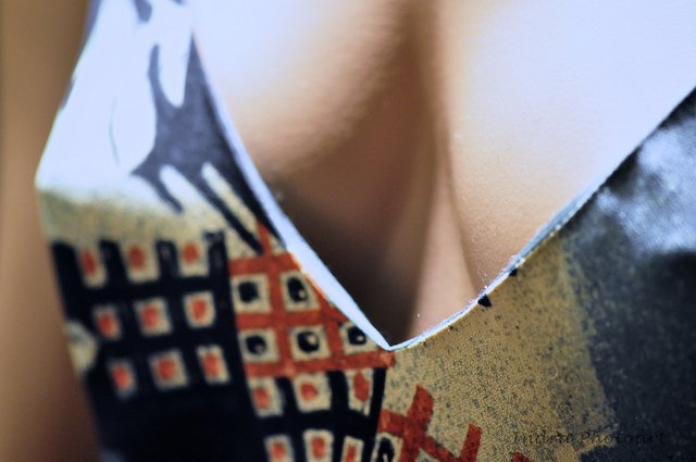 "Cleavage" na licencji CC-BY-SA-2.0 Autor Earls37a