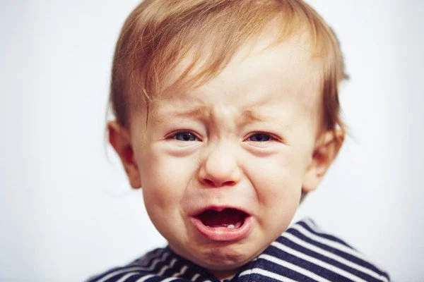 Dlaczego wystawiamy na widok publiczny emocje naszych dzieci?