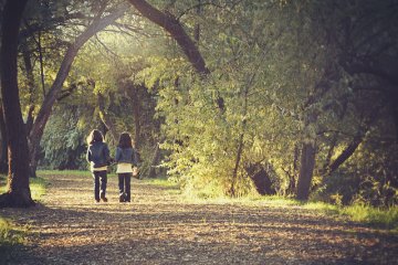 Fot. [urlhttps://pixabay.com/en/children-kids-play-path-sweet-839789/]Unsplash[/url] / [url=https://pixabay.com/service/terms/#usage]CC0 Public Domain[/url]