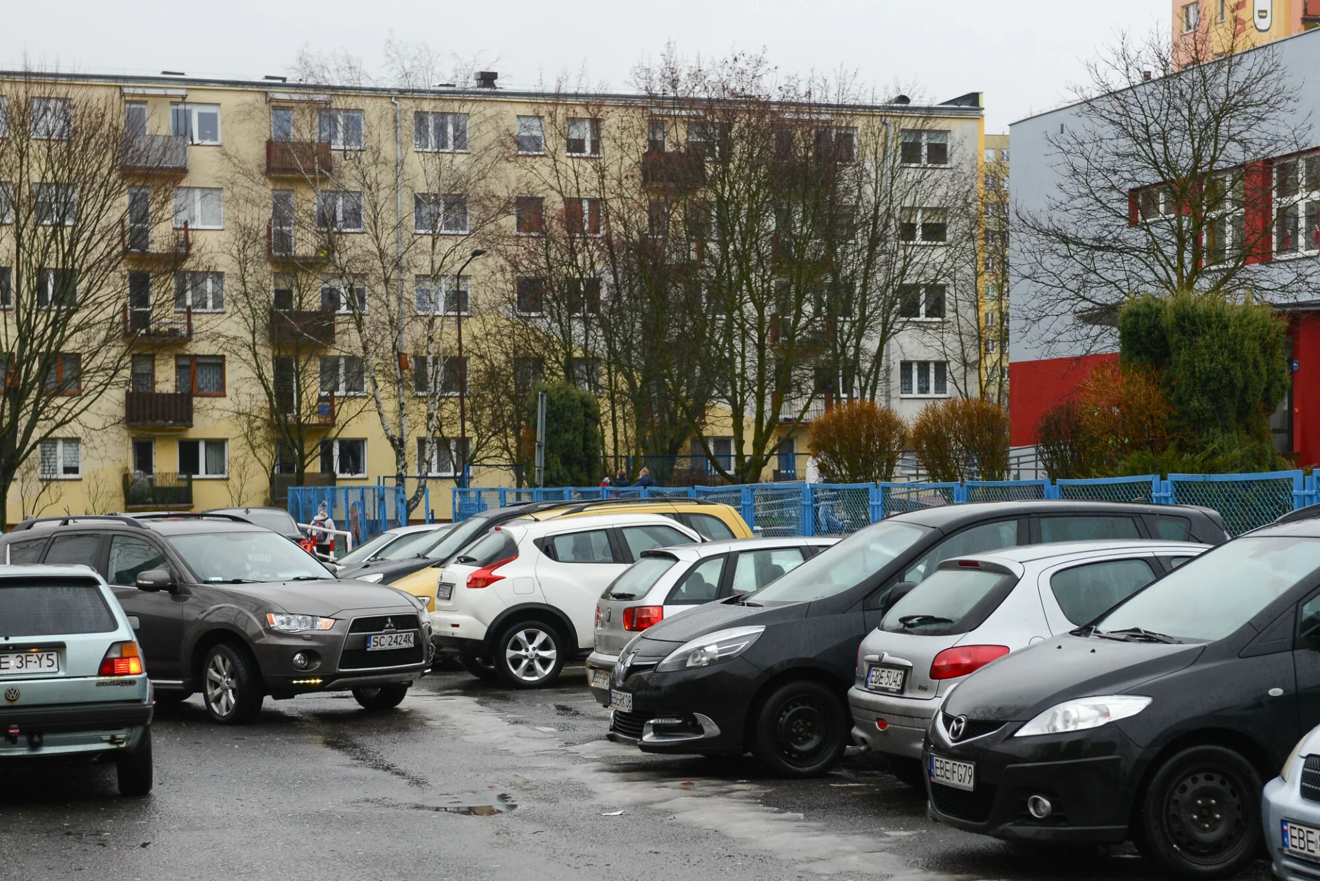 Pod szkołami panuje istny tłok.