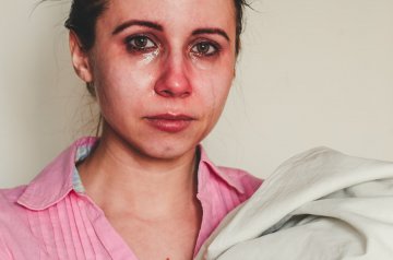 problemy matek, zmęczona matka, kobiety ze złotych klatek