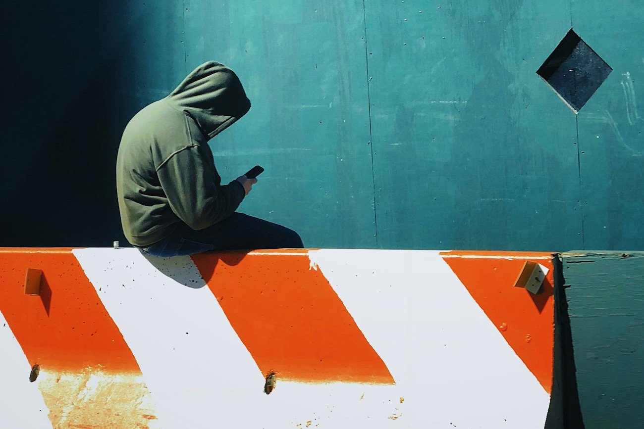 Młodzi ludzie są mniej szczęśliwi niż ich rodzice i dziadkowie.