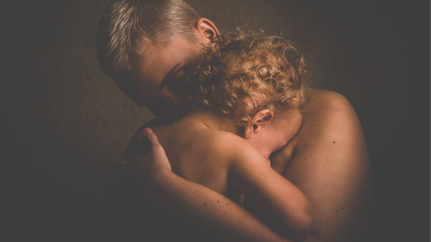 nagość, seksualność, nagość jest naturalna, chodzenie nago przy dzieciach, czy chodzić nago przy dzieciach