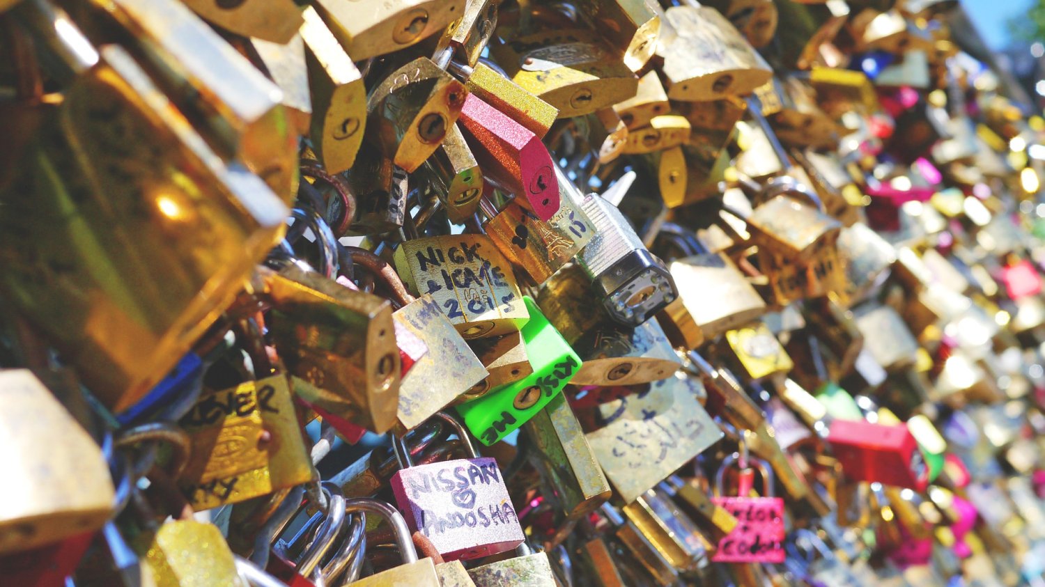 Fot. Pixabay.com / [url=https://pixabay.com/en/love-locks-love-love-castle-symbol-825054/]Snufkin[/url] / [url=https://pixabay.com/en/service/terms/#usage]CCO Public Domain[/url]
