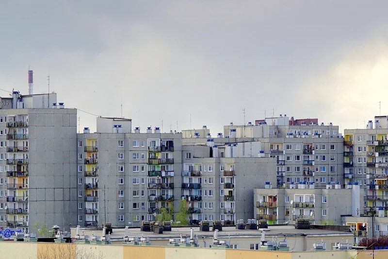 Sąsiad wyrzucił wózek dziecięcy na śmietnik?