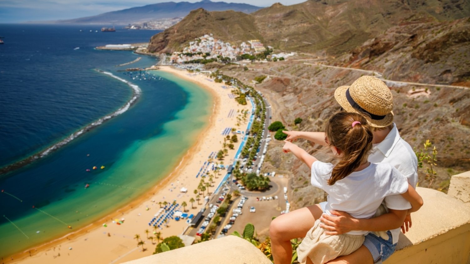 Wyspy Kanaryjskie z rodziną: Loro Park, wydmy i aquaparki, które pokochają dzieci