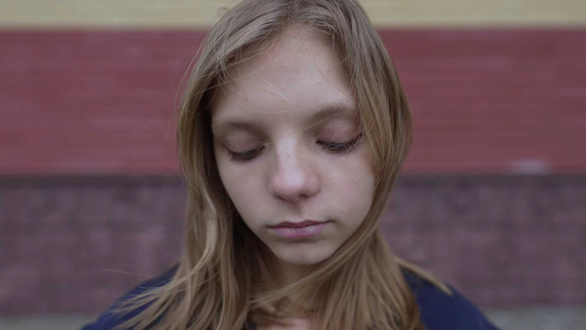 Jesienna chandra u dzieci: jak rozpoznać objawy? Sprawdź sposoby na poprawę nastroju malucha