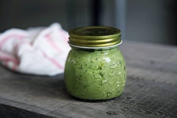 pesto z czosnku niedźwiedziego, pesto do makaronu