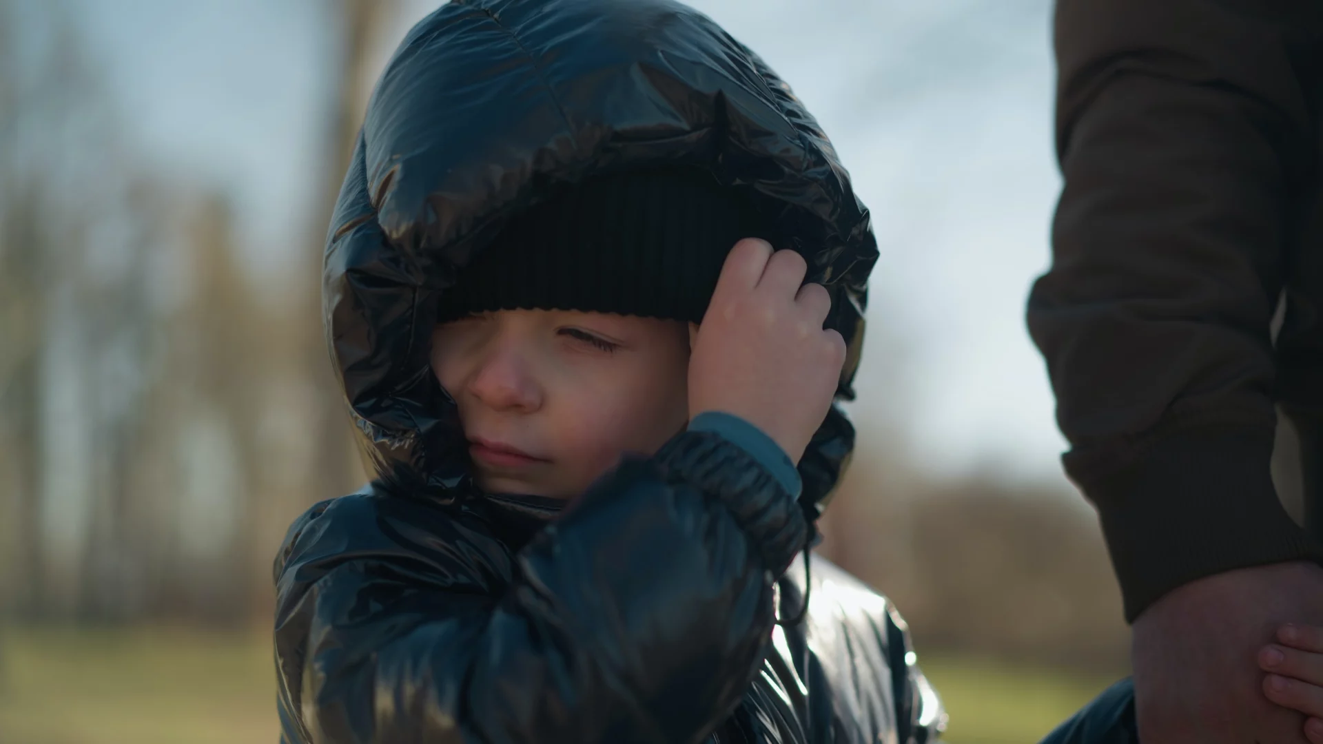 Droga mamo, 11-latek nie potrzebuje żeby mu 'zakładać czapeczkę i zapinać kurteczkę'