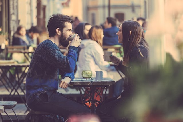 Fot. [url=http://www.shutterstock.com/pic-274687205/stock-photo-hipster-couple-drinking-coffee-in-stockholm-old-town-they-re-sitting-face-to-face-the-man-is.html?src=csl_recent_image-6]William Perugini[/url]/Shutterstock