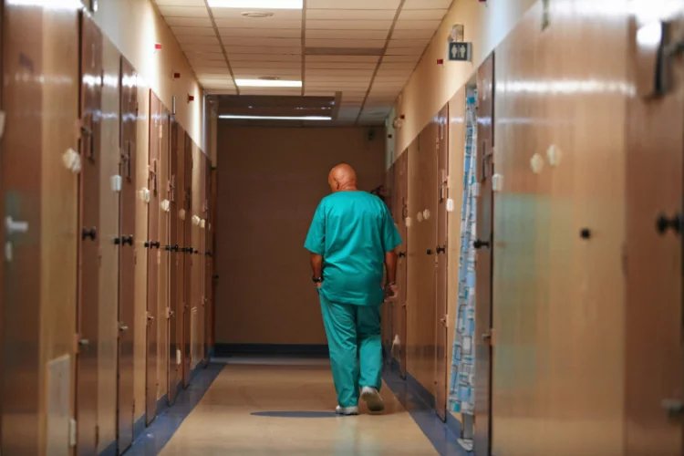 5-latka nie wyraziła zgody na dotyk u lekarza. "Nie dotykaj mnie"