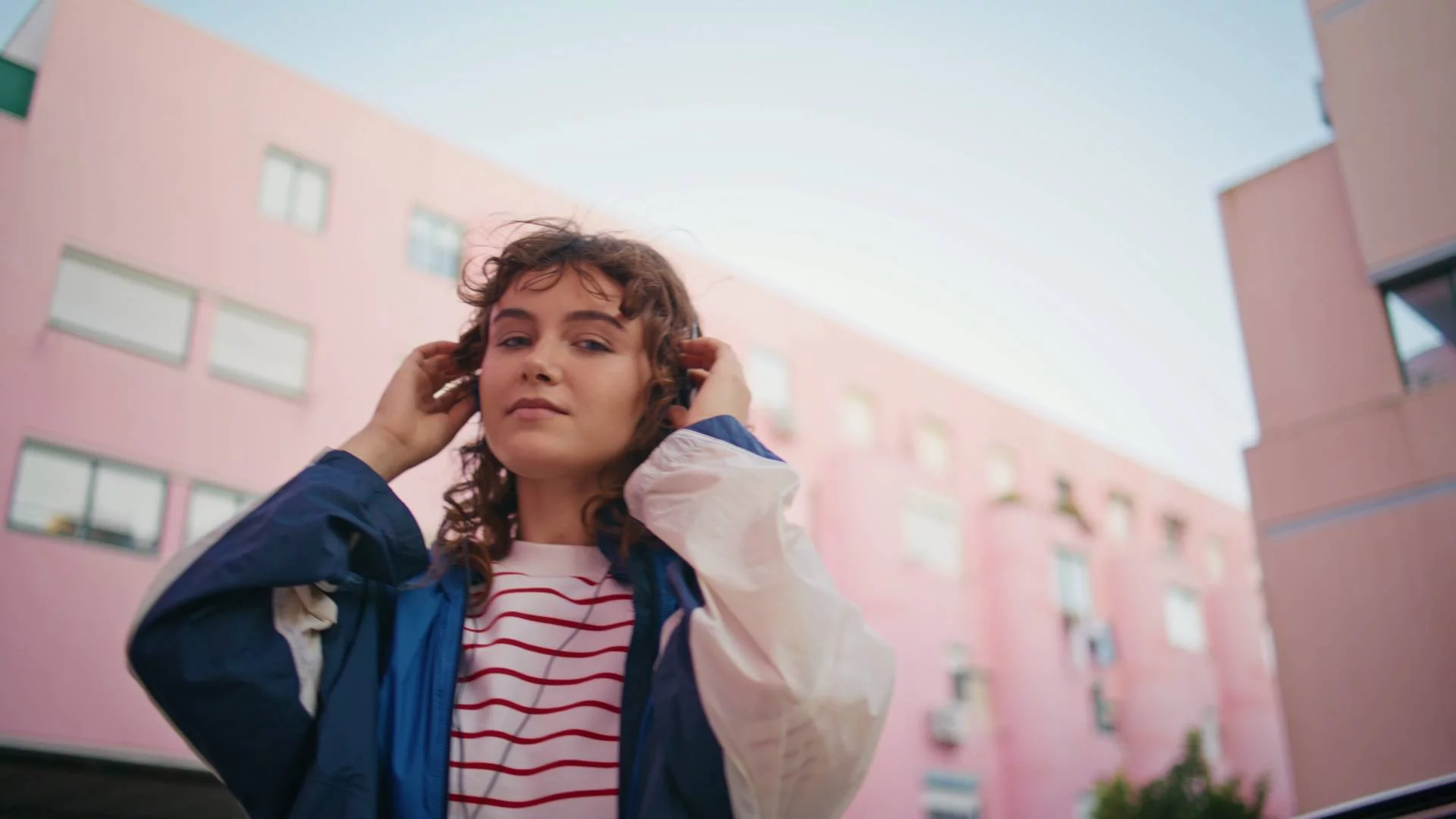 Trend pokolenia Z to bunt technologiczny. Ten widok na ulicy zdziwi milenialsów