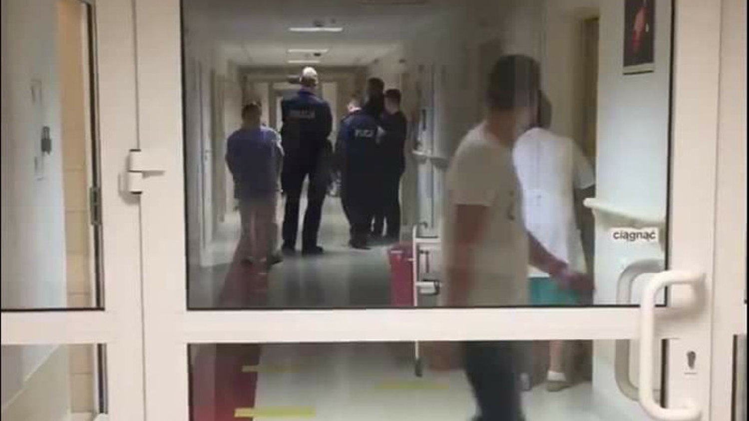 Szpital Bielański wezwał policję