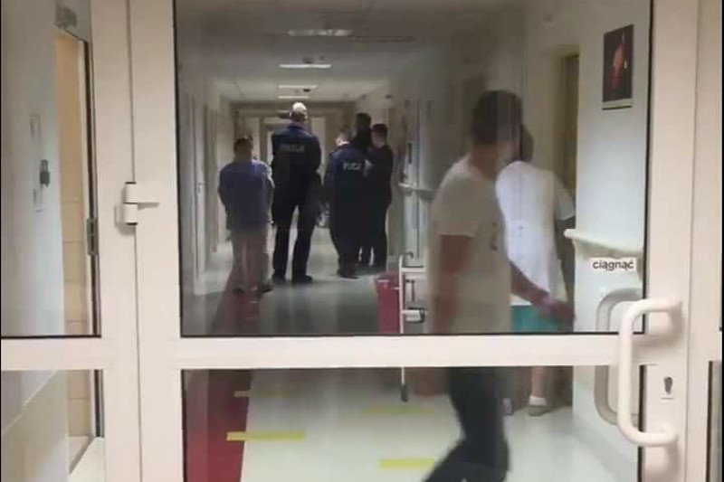 Szpital Bielański wezwał policję