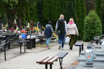Jak usunąć plamę z wosku z kurtki. Usuwanie wosku na zimno