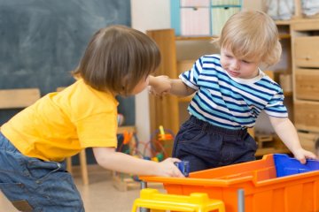 Co robić, kiedy dziecko bije inne dzieci w przedszkolu