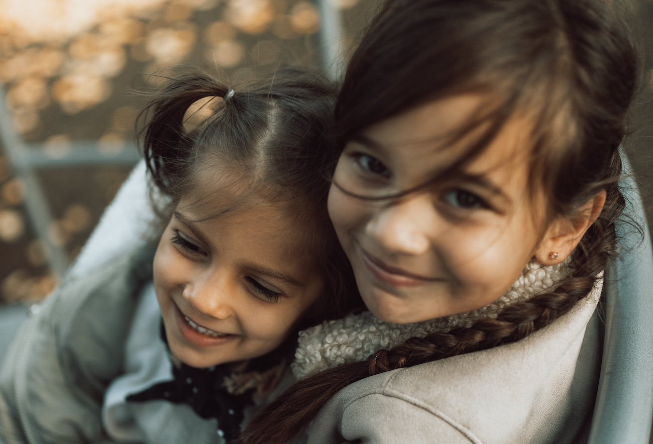 Nasza niezdolność do zaufania sobie mogła być zakorzeniona w nas od dzieciństwa.