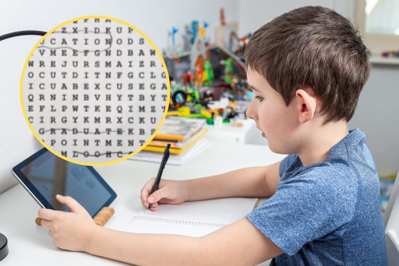 uczeń rozwiązujący zadanie domowe