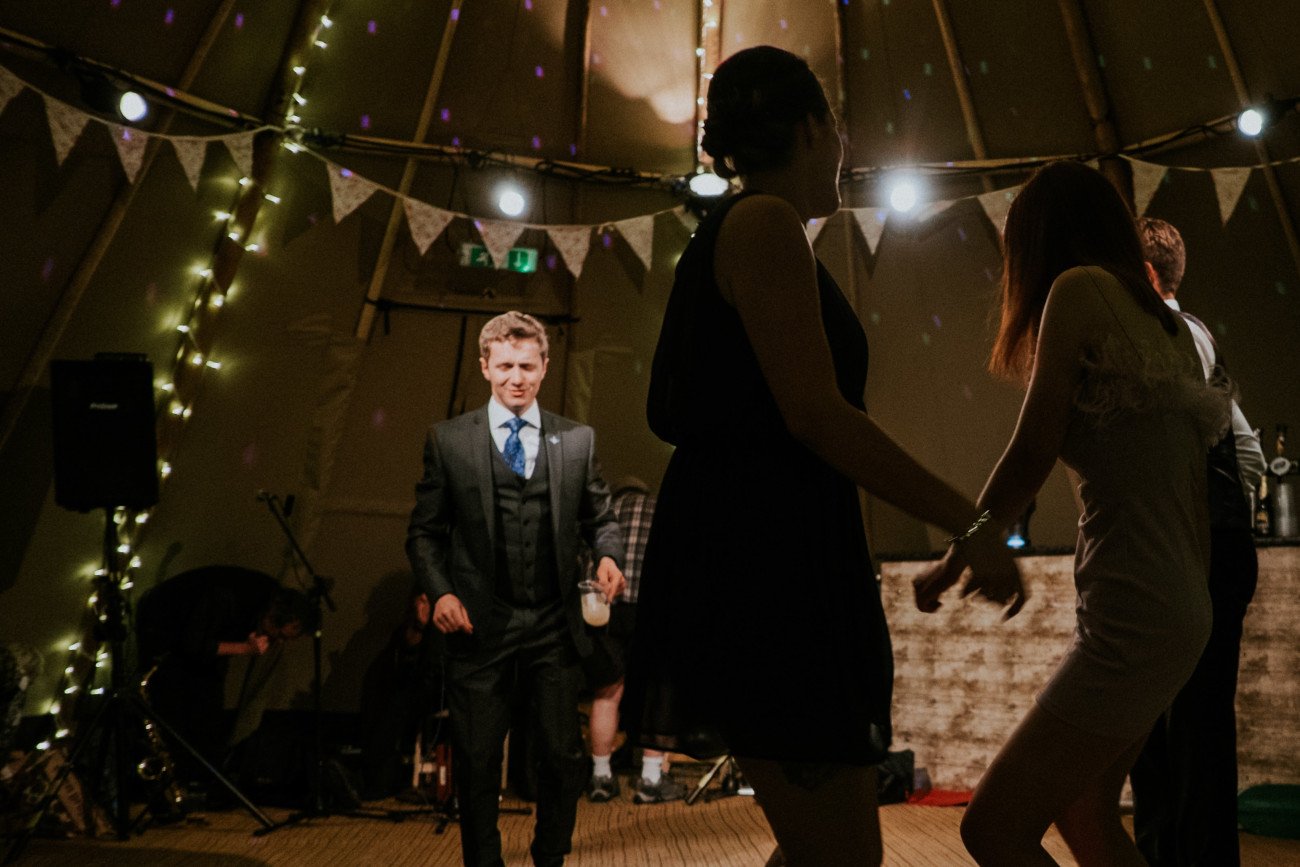 wesele, żigolak, pan do towarzystwa