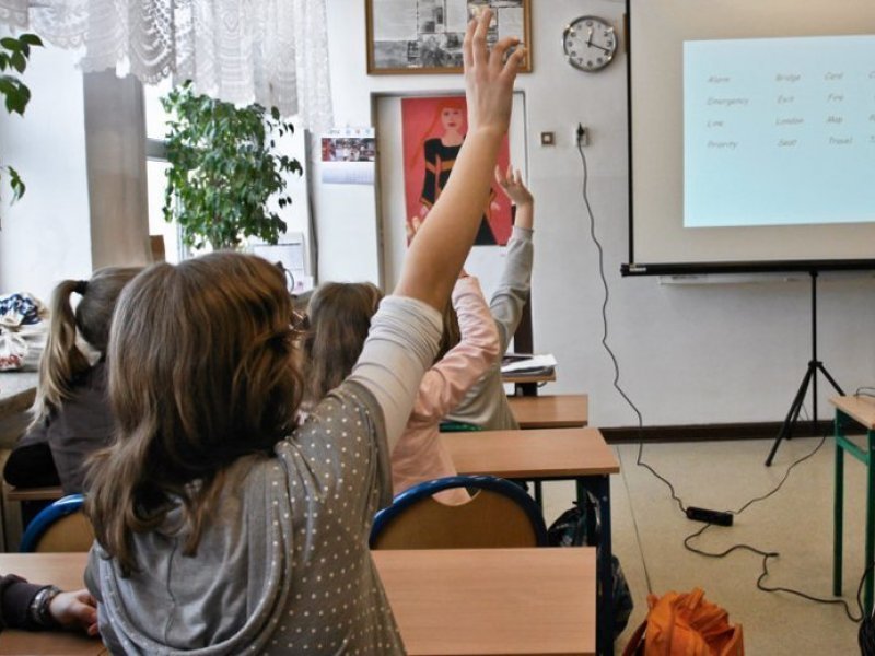 Rodzice kupują oceny u korepetytorów. Uczniowie dostają oceny za nic