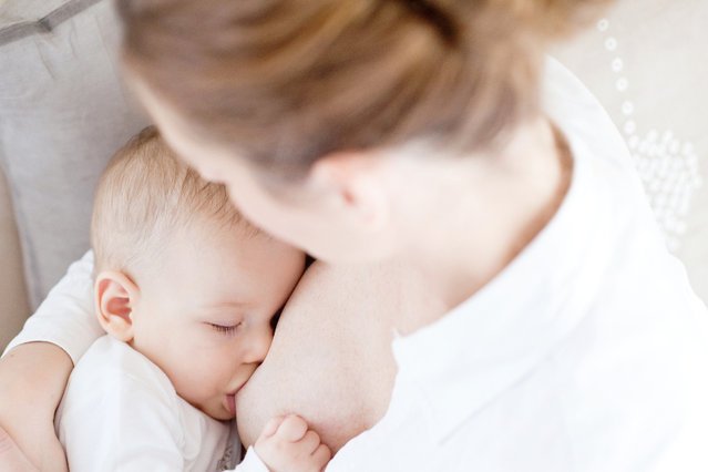 Nie marudzić, karmić. Boli? Ma boleć! – słyszą młode matki w polskich szpitalach