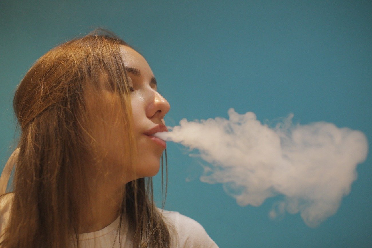 Palą gumę balonową i różową lemoniadę. Tego młodzieżowego trendu pożałują całe pokolenia