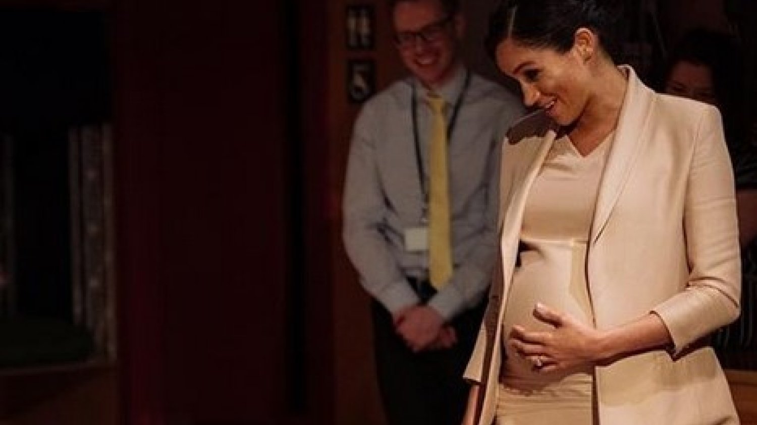 Fani nagrali jak royal baby kręci się w brzuchu Meghan