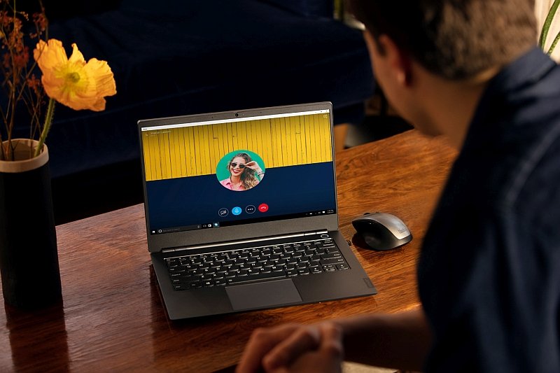 Jeśli jesteś jednym z tych rodziców, którzy pilnie potrzebują wymienić albo dokupić sprzęt komputerowy dla uczącego się z domu dziecka, rozwiązaniem mogą być laptopy Lenovo ThinkBook 13s i Lenovo V15