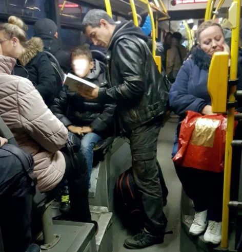 Na prośbę taty ukryliśmy twarz chłopca.