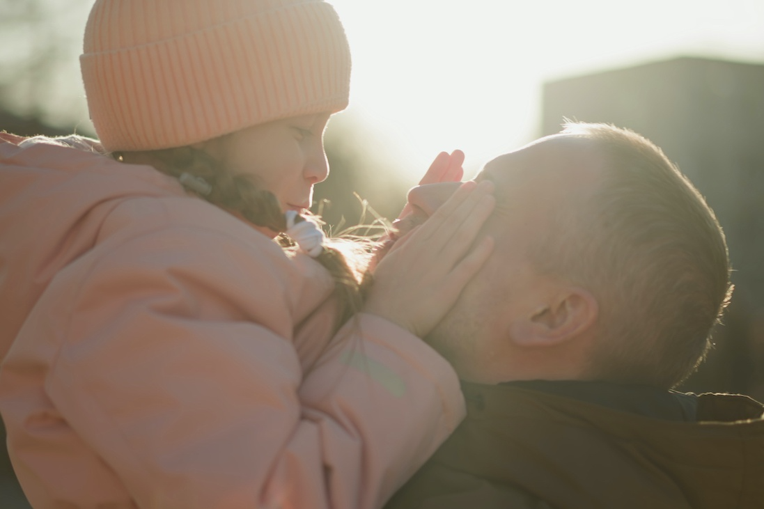 "Córeczka tatusia" Oto dlaczego niektórzy ojcowie faworyzują dziewczynki