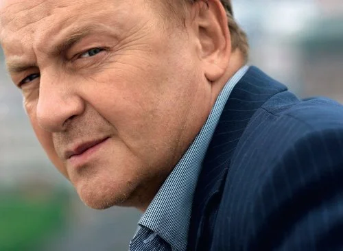 Janusz Leon Wiśniewski: naukowiec i pisarz.
