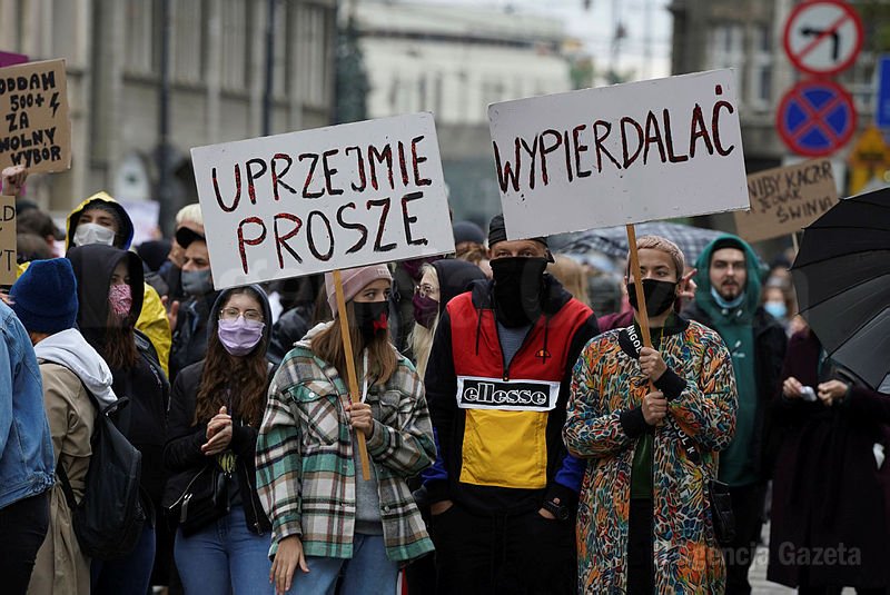 Tych haseł protestowych nie używaj. Seksizm nie zwalczmy szowinizmu