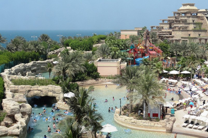 Aquaventure Waterpark to jeden z najbardziej ekscytujących parków wodnych w Dubaju