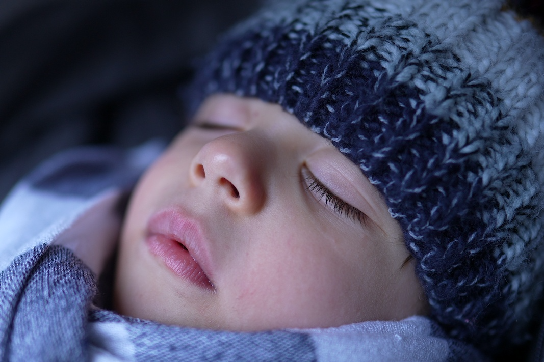 Ich dzieci śpią na zewnątrz, choćby zimą. "To dla ich dobra"