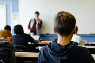 Nie wszyscy uczniowie mogą mieć czerwony pasek, nawet jeśli bardzo się starają. Akcja "KOLOROWE ŚWIADECTWA" promuje inne cechy dzieci i młodzieży, niż tylko wysokie noty w szkole.