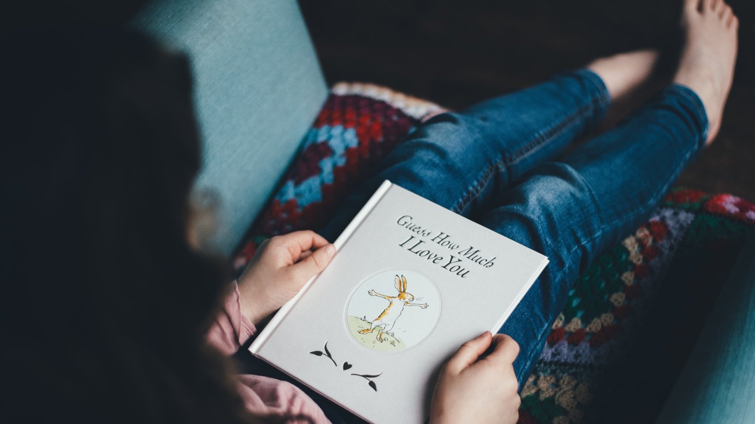 Spór o wyższość czytania nad audiobookami rozstrzygnięty!