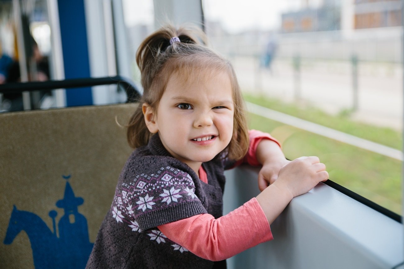 Dałam 4-letniej córce telefon do zabawy i oberwałam. Taka "troska" mocno mnie wkurza