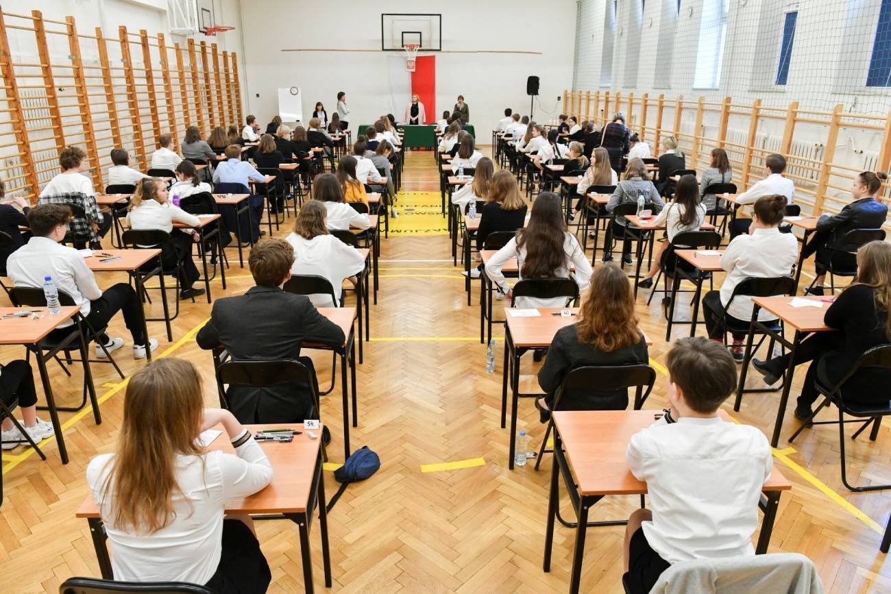 Egzamin ósmoklasisty do likwidacji. Nauczyciele: "Skończy się jak z rezygnacją z prac domowych"